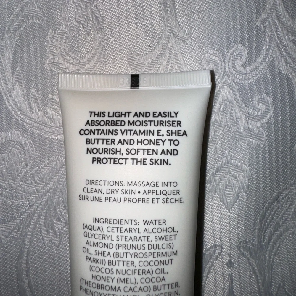 MITCHELL AND PEACH
English Growers
FLORA NO.I
BODY SOUFFLÉ
100 ML / 3.38 FL.OZ. - Picture 2 of 10